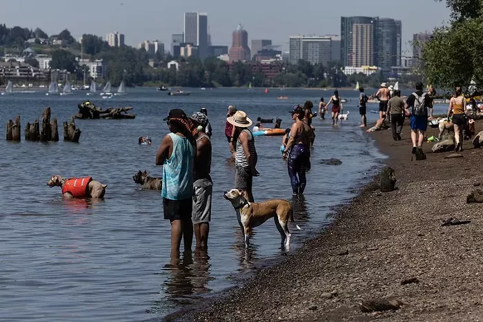 Good Morning, News: Heat Warnings Continue, Street Racers Outrun Portland Cops, and Trump Threatens Military Occupation of Cities He Hates (👋)